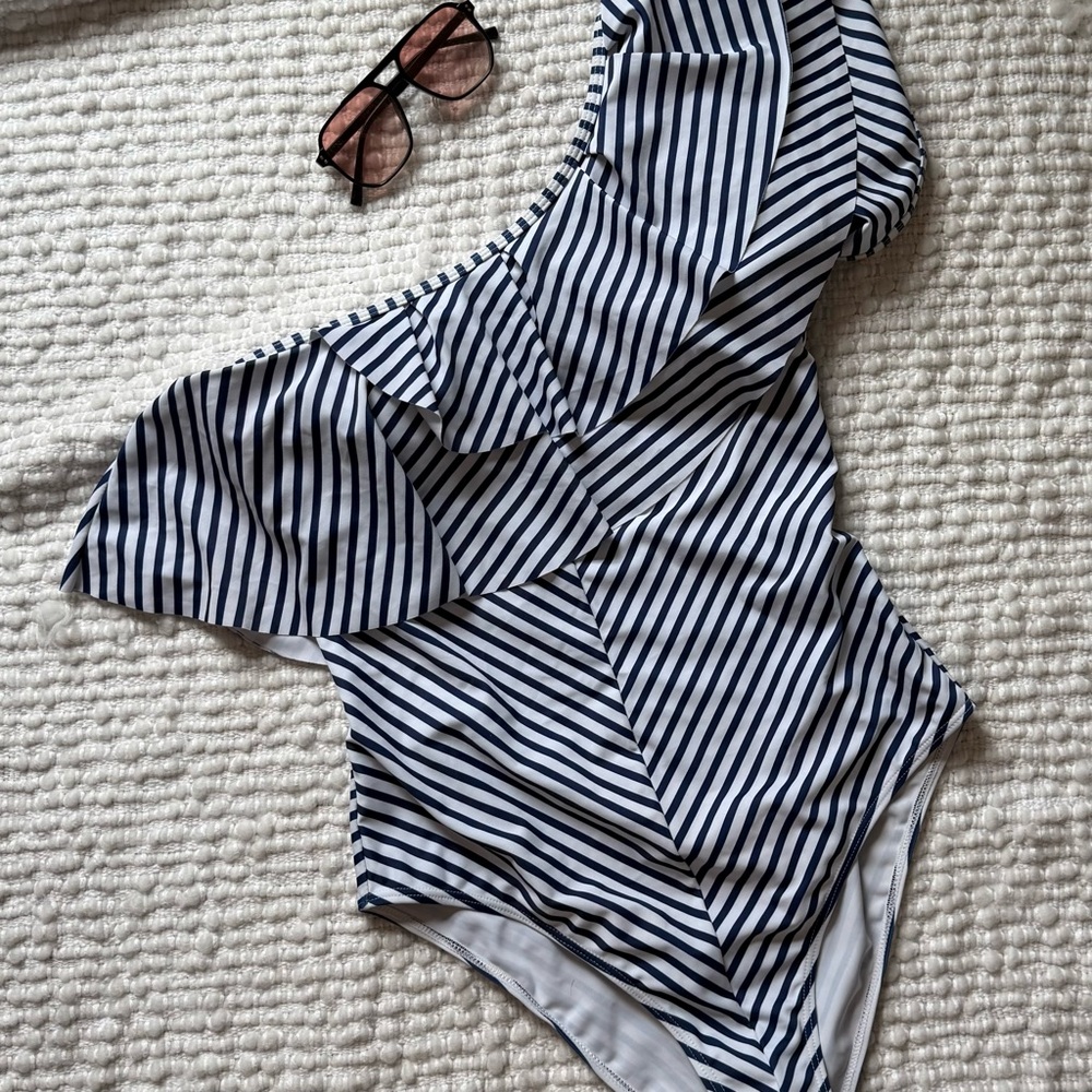Women's Shein Striped Vacation One-Shoulder One Piece Swimsuit Size L